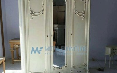 Lemari Pakaian Klasik 3 Pintu
