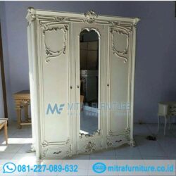 Lemari Pakaian Klasik 3 Pintu