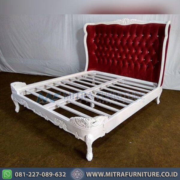 Tempat Tidur Mewah Elegan Red Bludru