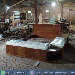 Ranjang Minimalis Kayu Solid