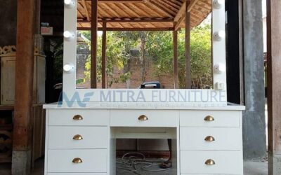 Meja Rias Minimalis Duco