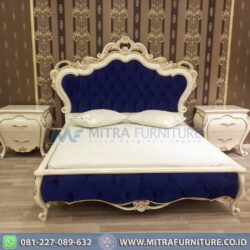 Tempat Tidur Mewah Kayu Solid