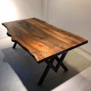 Meja Kayu Trembesi Dengan Desain Unik